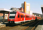 23. März 2006 Kulmbach, 12:22 Uhr, drei VT 612 (vorn 612 117, Mitte ?, hinten 612 477) fahren in Kürze nach Neuenmarkt-Wirsberg. Dort erfolgt die Zugtrennung, danach geht es weiter nach Bayreuth und Hof.