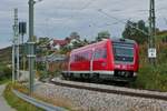 Auf dem  S-Bogen  in der Nhe des Lindauer Ortsteils Schnau befindet sich 612 074 als RE 3286 auf der Fahrt von Augsburg nach Lindau (21.10.2020)