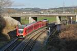 Auf der Fahrt von Augsburg nach Lindau-Reutin / Oberstdorf befinden sich 612 121 und ein weiterer 612er am 06.01.2023 als RE 7 / 3294 und RE 17 / 3994 zwischen Betzigau und Kempten (Allgäu).