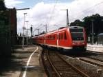 612 546-3/612 046-2 und 612 047-1/612 547-1 mit RE 12057 (RE 17 Sauerland-Express) Hagen-Kassel Wilhelmshhe auf Bahnhof Warburg am 26-7-2003.