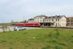 612 569-3 in Oelsnitz (Vogt) auf den Weg nach Adorf (Vogt).29.04.2012