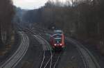 Noch 5 Minuten bis zum Sonnenuntergang

Am 28.12.2012 waren in Oberkotzau bei Hof zum Spazieren gehen. Das Wetter war nicht allzu berauschend und viele Wege waren von der Saale und dem Flchen Schwesnitz berflutet.

Also muten wir  hoch hinaus .

612 154 ist als RE Wrzburg - Hof unterwegs. In etwas mehr als 5 Kilometern wird der Zielbahnhof erreicht sein.

An den Kilometertafeln kann man erkennen dass hier zwei Bahnstrecken verlaufen.

Links verluft die Strecke (5050) Weiden/Oberpfalz - Oberkotzau. Rechts ist die Strecke (5100) Bamberg - Hof zu sehen.