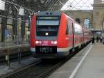 18. Januar 2015, 612 604 steht als RE 4768 nach Hof steht auf Gleis 12 im Bahnhof Dresden bereit.