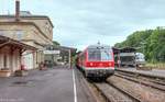 Am 19.6.01 stand 614 071 auf Gleis 1 in Bad Kissingen. Auf Gleis 3 wartete ein Wendezug auf den nächsten Einsatz. 
