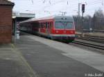 614 001-6, 614 002-4 und der Mittelwagen 914 033-6 warten im Bahnhof Buchholz in der Nordheide als RB nach Benemhlen auf Ausfahrt.