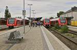Hochbetrieb im Bahnhof Euskirchen am 04.07.2020: ganz rechts auf Gleis 1 620 518 nach Kall, daneben trifft der aus Trier kommende 620 009 ein, während 620 522 auf Gleis 3 gleich nach Mechernich fahren wird. Die Gleise 4 und 5 sind mit dem (verdeckten) Rurtalbahn-VT 745 nach Düren und einem weiteren 620 nach Bad Münstereifel belegt.