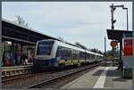 Am 01.05.2023 kommt 622 228 der erixx mit einem weiteren 622 in Wolfenbüttel an. Im Bahnhof versehen zwei elektromechanische Stellwerke ihren Dienst. Im Hintergrund ist das Stellwerk Wmf zu erkennen, das auch das Formsignal am Bahnsteigende bedient.