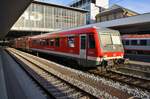 928 574-2 und 628 571-1 werden am 14.8.2017 als RB27063 nach Mühldorf(Oberbay) im Münchener Hauptbahnhof bereitgestellt.