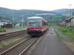 628 517-5 durchfhrt den Bahnhof Arnsberg ohne Halt auf einer  Dienstfahrt  Richtung Bestwig. (Aufgenommen am 31.05.07)