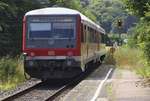 628 474 verlässt als RB Dllingen - Niedaltdorf den Haltepunkt Siersburg. Das Bahnübergangsüberwachungssignal sollte natürlich auf noch mit drauf. 18.07.2018