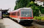 26. Juli 2005, im Bahnhof Coburg steht Tw 628 404 nach Bad Rodach zur Abfahrt bereit. Scan vom Color-Negativ.