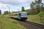 EVB 628 151 fährt als RB76 von Verden(Aller) nach Rotenburg(Wümme) und ist hier gerade zwischen Holtum und Westerwalsede unterwegs. (27.05.2022)