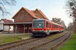 628 225 wartet am 19.03.23 im Bahnhof Wörlitz auf die Rückfahrt nach Dessau. Anlässlich des Wörlitzer  Frühlingserwachen  begann an diesem Wochenende der Fahrbetrieb.