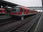 Der 628 433 wartet am 29.09.2007 in Mhldorf auf Gleis 2 auf ausfahrt nach Landshut.