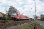 628/928 671 durchfhrt als RE17, (RE 29210)  SAUERLAND-Express  nach Hagen Hbf, das Ruhrtal bei Westhofen. (29.03.2008)
