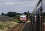 928 641-0 als RE 6 von Stettin nach Lbeck Hbf kreutzt am 11.08.2008 eine Wendezuggarnitur aus Kiel auf der Fahrt nach Bad Kleinen in Menzendorf.
Gru an dieser Stelle an Christoph aus Ilmenau, der mich in Lbeck gewiermaen aufgabelte und mich bis Kiel begleitete.
Vielen Dank frs Mitnehmen nach Bad Kleinen:-)
