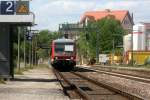 Eine Regionalbahn aus Heidelberg fhrt mit Versptung in den Bahnhof Steinsfurt ein.