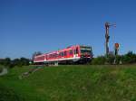 Der 628 702 passiert mit als Fahrradexpress-Bodensee das Einfahrsignal des Bahnhofs Wilchingen-Hallau (CH).