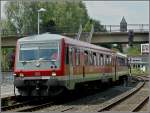 628 461 aus Trier kommend, fhrt am 06.06.10 in den Bahnhof von Gerolstein ein, um kurze Zeit spter seine Reise nach Kln Messe/Deutz fortzusetzen. (Hans)
