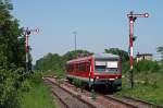 Am 04. Juni 2010 erreicht der Ludwigshafener 628 205 als RB 18573 von Bad Bergzabern nach Winden (Pfalz) seinen Zielbahnhof. Das Bild entstand vom Bahnsteigende. Auch dieser Vertreter der Baureihe 628 hatte zum Aufnahmezeitpunkt bereits die zweite Fristverlngerung, eine neue Hauptuntersuchung bei einem unmodernisierten 628 der zweiten Bauserie ist wohl eher unwahrscheinlich.
