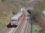 DB 628 692 fhrt mit Pfiff unter einer Brcke nahe Runkel hindurch (April 2010)