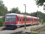 Eine RB ist soeben in Bad Schmiedeberg angekommen. Der Zug endet dort.
