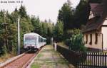 628 603 fhrt als RB nach Saalfeld in den Haltepunkt Harra Nord ein.