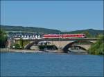 - Grenzverkehr - Ein RE Luxemburg - Trier fährt am 10.08.2012 in Wasserbillig über die Sauerbrücke und gleichzeitig über die Grenze zwischen Luxemburg und Deutschland. (Jeanny)