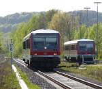 628er im ehemaligen Bahnknoten Lebach - 

Bis in die 80er Jahre war Lebach Bahnknoten.
3 Strecken gingen nach Lebach. Zur Zeit ist das Gelnde teilweise demontiert, der Bahnhof abgerissen. 1 Strecke endet zur Zeit in Lebach (Jabach). 2013 soll ber die alte Trasse der Kllertalbahn die Saarbahn nach Lebach fahren. Es gab sogar 2 Stellwerke in Lebach.
26.04.2010
628 582 + 628 485