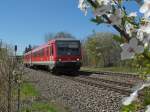 Wenige Minuten vor seinem Ziel, Ulm Hbf, wurde 928 573 als RB 22612 von Biberach Süd kommend am 15.04.2015 bei Ulm-Donautal fotografiert.