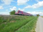 Der 628-611 auf der Mittagsfahrt am Ostersonntag 2014 zwischen Siegelsbach und Hüffenhardt.