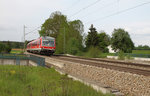 Mit seinem Schwesterfahrzeug war 628 570-4 am kalten Vormittag des 15.05.16 von München Hbf nach Mühldorf unterwegs. Das Bild entstand in Markt Schwaben.