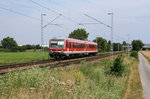 628 695 hat soeben Karlsdorf in Richtung Graben-Neudorf verlassen.
Aufnahmedatum: 09.07.2013