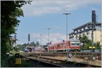 Obwohl Friederichshafen Stadt (noch) keine Fahrleitungsanlage aufweisst, gibt es doch genügend Pfosten und Masten welche die Sicht auf die Züge einschränken könne.