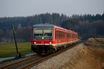 Kurz vor Sonnenuntergang konnte noch diese Aufnahme des 628/928 565 mit einem weiteren 628.4 der Südostbayernbahn auf der Fahrt nach Altomünster bei Kleinberghofen angefertigt werden. Man beachte die Telegraphenleitung, welche die Bauarbeiten zur Elektrifizierung sicher nicht überdauern wird (07. März 2014).