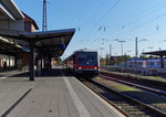 Schattenspiele: 628 480 wartet auf die SÜWEX Anschlüsse aus Koblenz und Mannheim im Bahnhof von Dillingen Saar. Leider wollen am sonnigen 30.10.2016 nur wenige Fahrgäste ins romantische Niedtal.