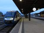 Im Bahnhof von Bernburg am Abend des 26.04.2015 HEX Lint nach Halle (Saale) Hbf