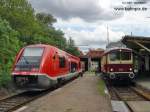 VT 175 der EVB und 641 022 stehen am 26.08.2005 in Smmerda. Im Hintergrund verlsst grade der RE nach Madgeburg den Bahnhof.