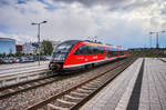 642 675-2 fährt als RE 12024, auf der Fahrt von Karlsruhe Hbf nach Neustadt (Weinstr) Hbf, in Landau (Pfalz) Hbf ein.