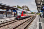 642 675-2 fährt als RB 12411, auf der Fahrt von Neustadt (Weinstr) Hbf nach Karlsruhe Hbf, in Landau (Pfalz) Hbf ein.
Aufgenommen am 19.4.2017.