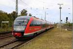 642 695 und 642 663 (Siemens Desiro Classic) der Elbe-Saale-Bahn (DB Regio Südost) als RE 17765 (RE10) Magdeburg Hbf nach Erfurt Hbf erreicht den Bahnhof Schönebeck(Elbe) auf Gleis 3. [7.10.2017 | 10:40 Uhr]