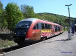 Am 01.05.2007 steht der mit Graffiti beschmierte 642 043-4 als RB 27688 nach Heidenau im Bahnhof Glashtte (Sachs).