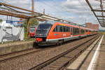 Am 14.06.2022 wurden 3 642 von Rostock nach Erfurt überführt, wovon in Halle die beiden vorderen 642 (642 712 Vorne & 642 631 Mitte) von zwei Kollegen aus Bayern übernommen wurden. Mit 642 579 (079) ging es dann weiter nach Erfurt. Aufgenommen beim Fotohalt in Zielitz.