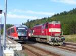 642 555-7 der DB Erzgebirgsbahn und 742 343-7 der CD im Bahnhof Johangeorgenstadt am 28.09.08.