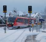 In Buchen(Odenwald) fhrt gerade 642 127 als RB 33639 (17:06), Miltenberg - Seckach, in den Bahnhof ein.