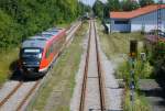 Blick von der Fugngerbrcke ber den Bahnhof Bad Windsheim nach Osten am 1.8.07 auf 642 123. Der Vergleich mit Bild 499668 zeigt den erheblichen Rckbau der Gleisanlagen.
