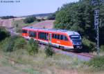 Der aus Rothenburg kommende 642 105 fhrt am Steinacher Einfahrsignal vorbei. (Blick nach Nordwesten am 1.8.07) 