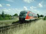 Aufgelauert und abgelichtet: Der Desiro 642 530-0, unterwegs zwischen Erfurt und Nordhausen, hier in Clingen.