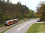 Blick von der neuen Brcke der Belmbracher Strae nach Westen am 6.5.13: 642 074 hat die 25-Promille-Steigung stlich von Roth geschafft.