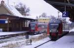 DB Regio 642 229-9 / 729-8 Zug  Naturpark Drömling  (Bj. 2003, Siemens) am Bahnsteig 2 als RB 27912 Dessau Hbf. - Aschersleben, dahinter am Bahnsteig 1 DB Regio 642 698-5 / 198-6 Zug  Zoo Magdeburg  (Bj. 2002, Siemens) als RB 27953 Köthen - Dessau Hbf., KBS 334 Dessau - Aschersleben, fotografiert im Bf. Köthen am 09.02.2012